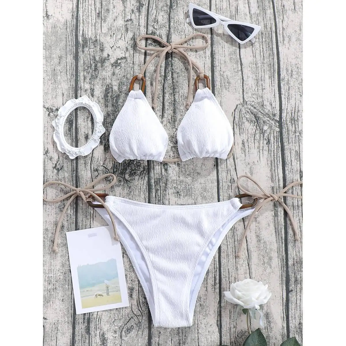 White eco-friendly bikini in textured fabric with wooden rings