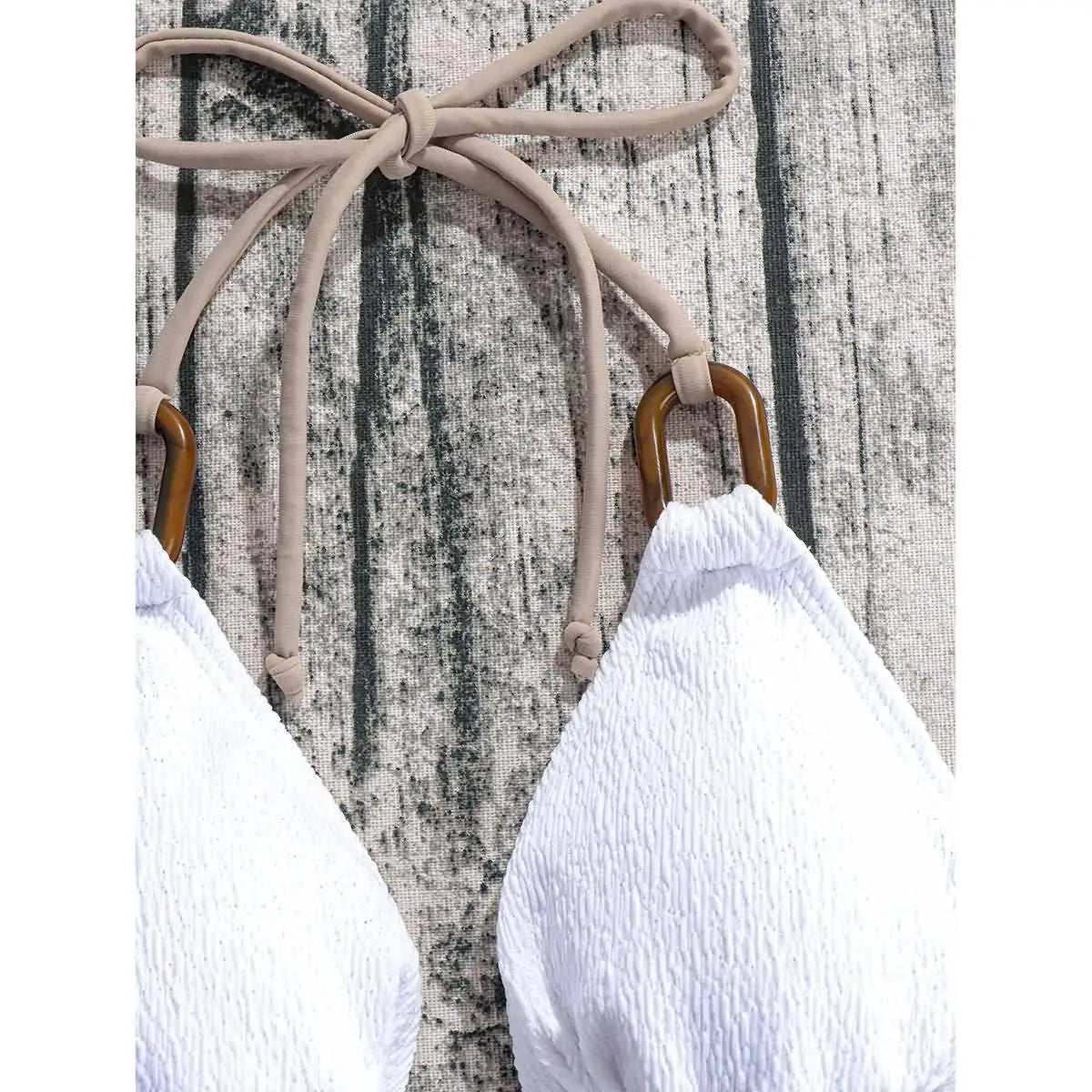 White eco-friendly bikini in textured fabric with wooden rings