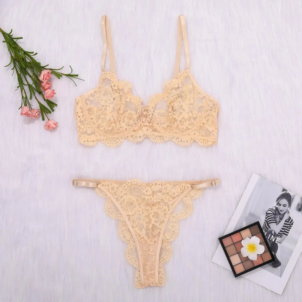 Exquisite lace lingerie set, lace bra and matching thong with scalloped edges - Lauraxelle - Exquisite lace lingerie set, lace bra and matching thong with scalloped edges - OPAL GLOW